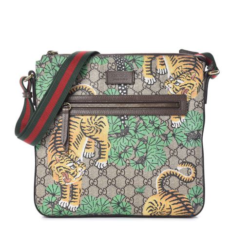 Gucci Flat Messenger Bengal GG Supreme Medium 